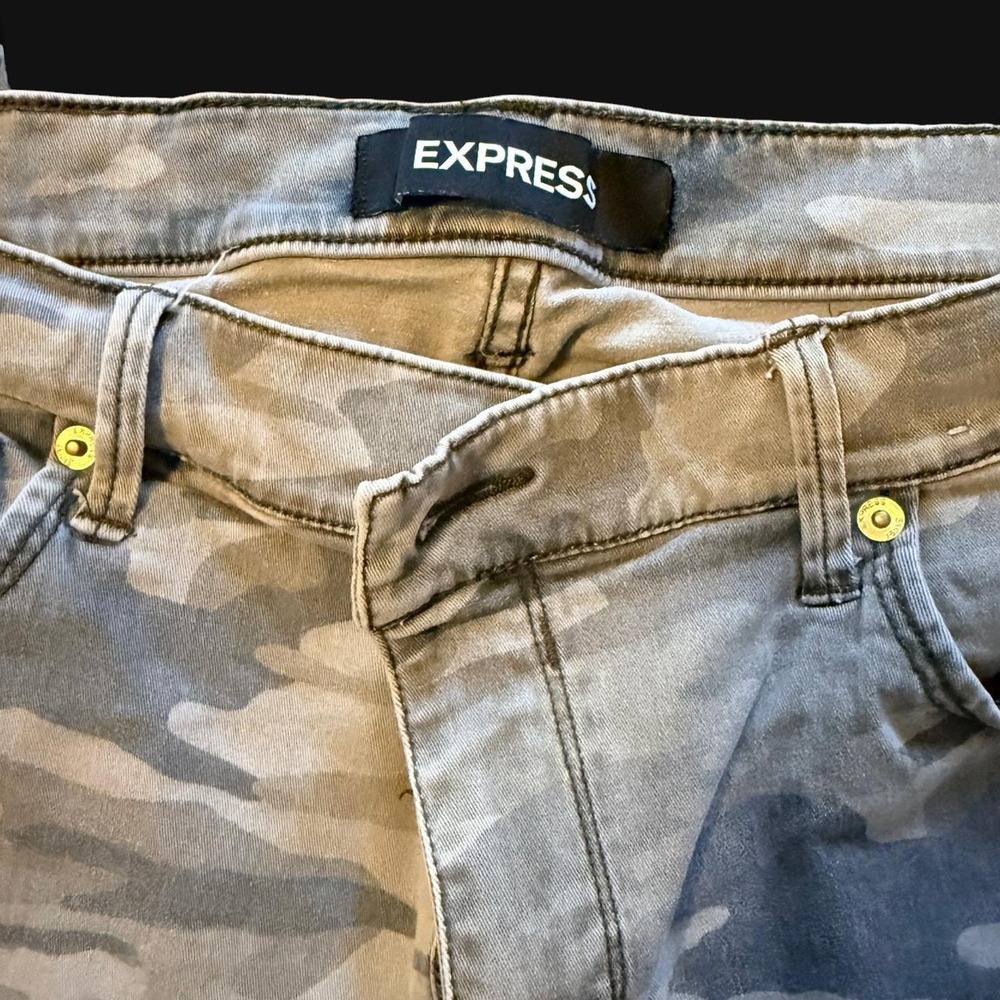 Express Women's Gray Camo Cropped Jeans Size 12. - Picture 2 of 3